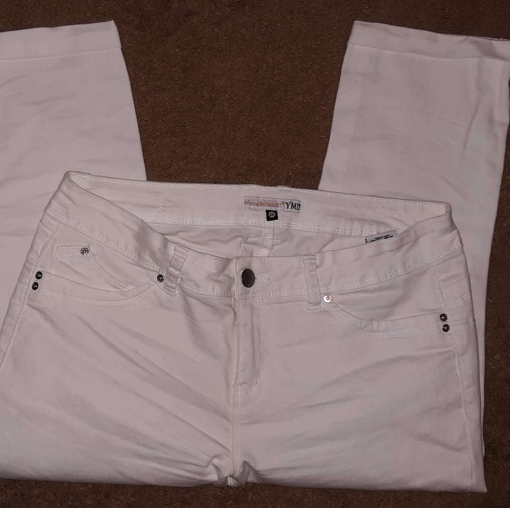 YMI wanna better butt white capris nwot